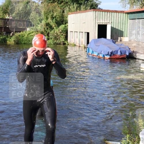 31.08.2025 - Elbe Triathlon Hamburg Luisa Fischer http://msf.ph/oto/8672980 31.08.2025 08:40:10 Schwimmen 333 meine-sportfotos.de