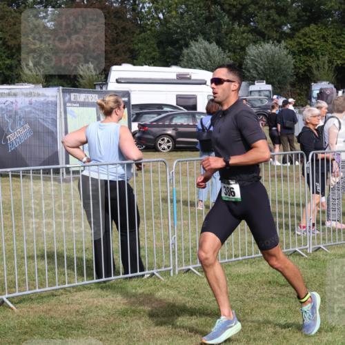 31.08.2025 - Elbe Triathlon Hamburg Luisa Fischer http://msf.ph/oto/8672983 31.08.2025 10:06:48 Laufen 386 meine-sportfotos.de