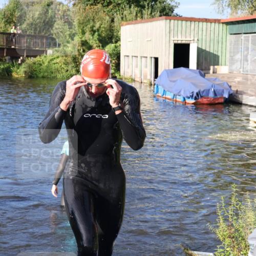 31.08.2025 - Elbe Triathlon Hamburg Luisa Fischer http://msf.ph/oto/8672985 31.08.2025 08:40:10 Schwimmen 333 meine-sportfotos.de