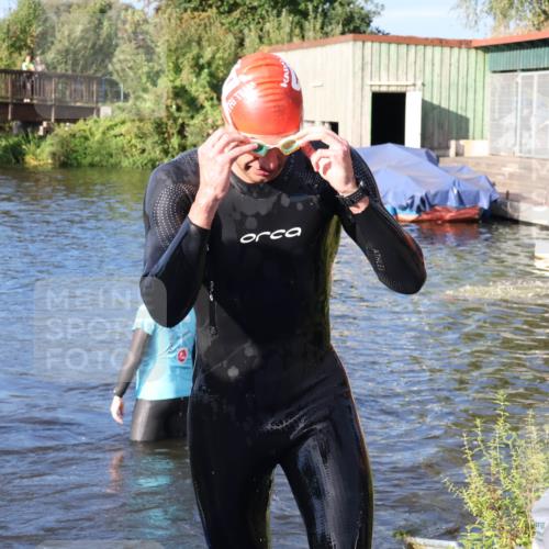 31.08.2025 - Elbe Triathlon Hamburg Luisa Fischer http://msf.ph/oto/8672986 31.08.2025 08:40:10 Schwimmen 333 meine-sportfotos.de