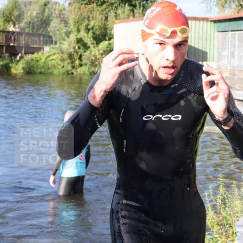 31.08.2025 - Elbe Triathlon Hamburg Luisa Fischer http://msf.ph/oto/8672989 31.08.2025 08:40:11 Schwimmen 333 meine-sportfotos.de