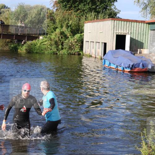 31.08.2025 - Elbe Triathlon Hamburg Luisa Fischer http://msf.ph/oto/8672994 31.08.2025 08:40:41 Schwimmen 380 meine-sportfotos.de