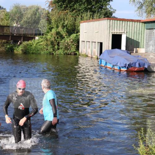 31.08.2025 - Elbe Triathlon Hamburg Luisa Fischer http://msf.ph/oto/8672997 31.08.2025 08:40:41 Schwimmen 380 meine-sportfotos.de