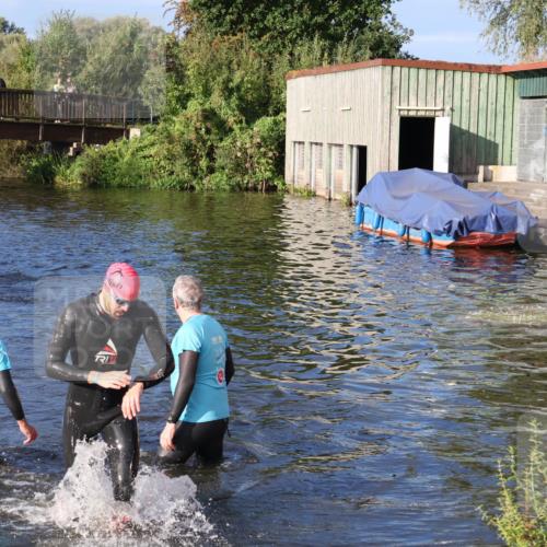 31.08.2025 - Elbe Triathlon Hamburg Luisa Fischer http://msf.ph/oto/8672999 31.08.2025 08:40:42 Schwimmen 380 meine-sportfotos.de