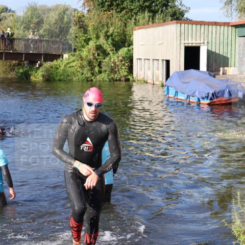 31.08.2025 - Elbe Triathlon Hamburg Luisa Fischer http://msf.ph/oto/8673007 31.08.2025 08:40:43 Schwimmen 380 meine-sportfotos.de