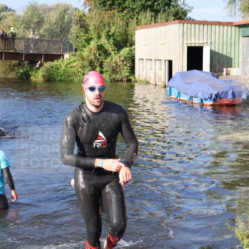31.08.2025 - Elbe Triathlon Hamburg Luisa Fischer http://msf.ph/oto/8673011 31.08.2025 08:40:43 Schwimmen 380 meine-sportfotos.de