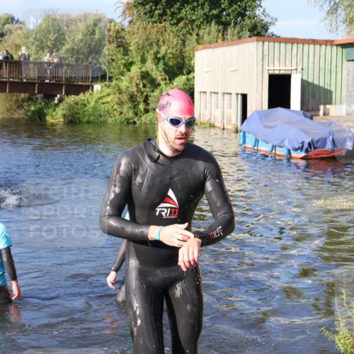 31.08.2025 - Elbe Triathlon Hamburg Luisa Fischer http://msf.ph/oto/8673015 31.08.2025 08:40:43 Schwimmen 380 meine-sportfotos.de