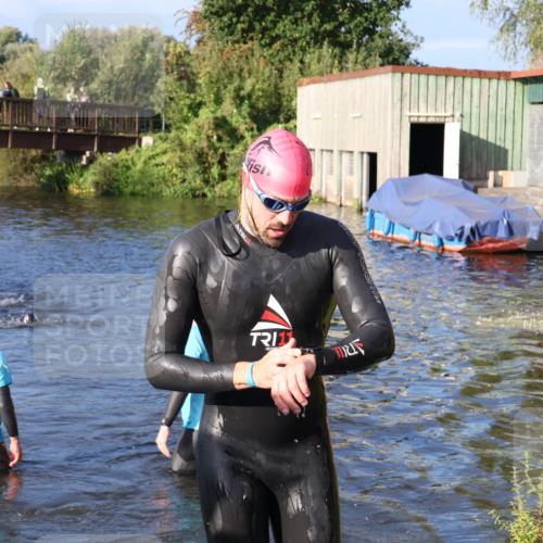 31.08.2025 - Elbe Triathlon Hamburg Luisa Fischer http://msf.ph/oto/8673018 31.08.2025 08:40:44 Schwimmen 380 meine-sportfotos.de