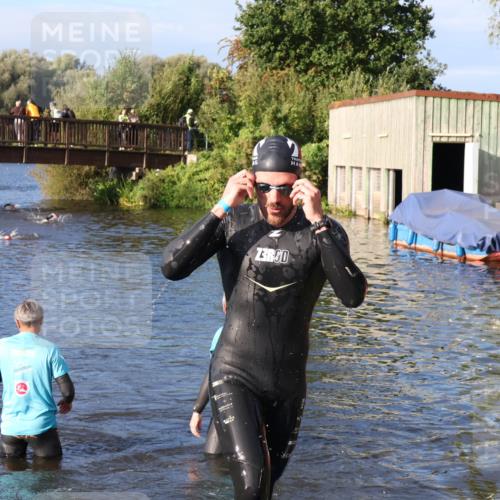 31.08.2025 - Elbe Triathlon Hamburg Luisa Fischer http://msf.ph/oto/8673049 31.08.2025 08:40:55 Schwimmen 342 meine-sportfotos.de