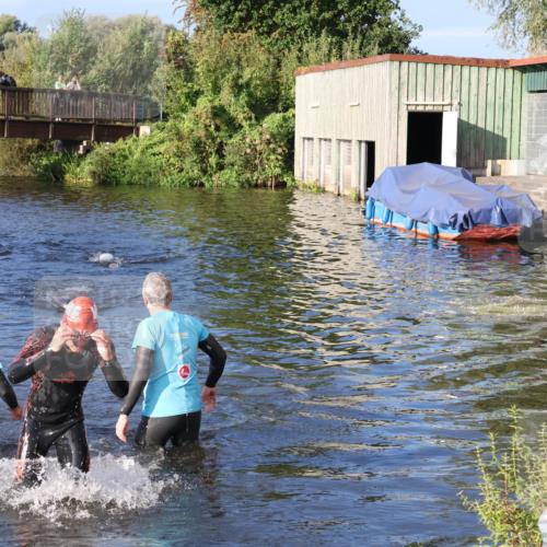 31.08.2025 - Elbe Triathlon Hamburg Luisa Fischer http://msf.ph/oto/8673059 31.08.2025 08:41:24 Schwimmen 382 meine-sportfotos.de
