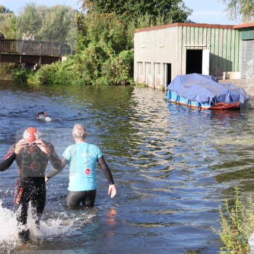 31.08.2025 - Elbe Triathlon Hamburg Luisa Fischer http://msf.ph/oto/8673063 31.08.2025 08:41:24 Schwimmen 382 meine-sportfotos.de