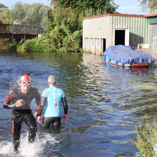31.08.2025 - Elbe Triathlon Hamburg Luisa Fischer http://msf.ph/oto/8673064 31.08.2025 08:41:25 Schwimmen 382 meine-sportfotos.de