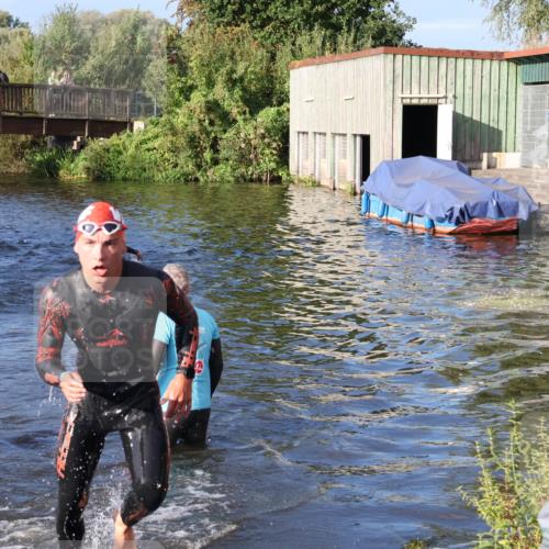 31.08.2025 - Elbe Triathlon Hamburg Luisa Fischer http://msf.ph/oto/8673070 31.08.2025 08:41:25 Schwimmen 382 meine-sportfotos.de