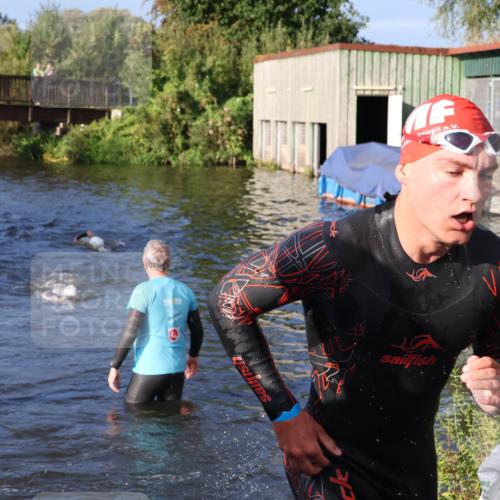 31.08.2025 - Elbe Triathlon Hamburg Luisa Fischer http://msf.ph/oto/8673077 31.08.2025 08:41:26 Schwimmen 382 meine-sportfotos.de