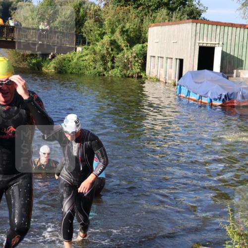 31.08.2025 - Elbe Triathlon Hamburg Luisa Fischer http://msf.ph/oto/8673092 31.08.2025 08:41:38 Schwimmen 254, 332, 340, 344 meine-sportfotos.de