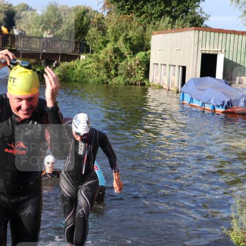 31.08.2025 - Elbe Triathlon Hamburg Luisa Fischer http://msf.ph/oto/8673094 31.08.2025 08:41:38 Schwimmen 254, 332, 340, 344 meine-sportfotos.de