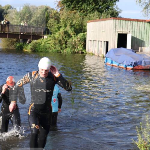31.08.2025 - Elbe Triathlon Hamburg Luisa Fischer http://msf.ph/oto/8673110 31.08.2025 08:41:44 Schwimmen 332, 340 meine-sportfotos.de