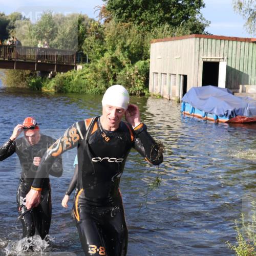 31.08.2025 - Elbe Triathlon Hamburg Luisa Fischer http://msf.ph/oto/8673116 31.08.2025 08:41:45 Schwimmen 332, 340 meine-sportfotos.de