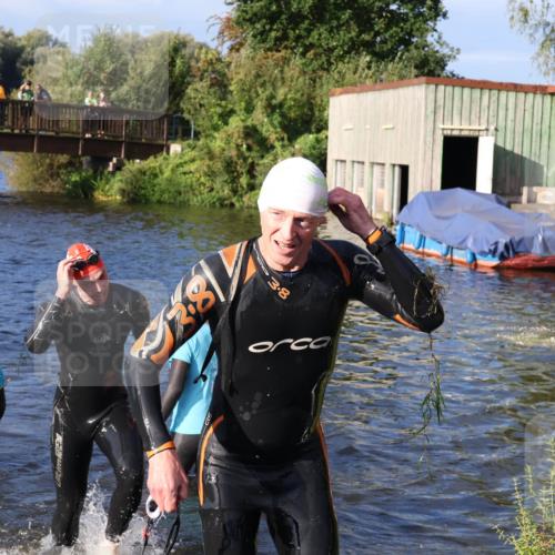31.08.2025 - Elbe Triathlon Hamburg Luisa Fischer http://msf.ph/oto/8673121 31.08.2025 08:41:45 Schwimmen 332, 340 meine-sportfotos.de