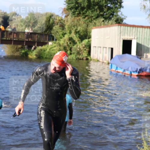 31.08.2025 - Elbe Triathlon Hamburg Luisa Fischer http://msf.ph/oto/8673128 31.08.2025 08:41:46 Schwimmen 325, 332, 340 meine-sportfotos.de
