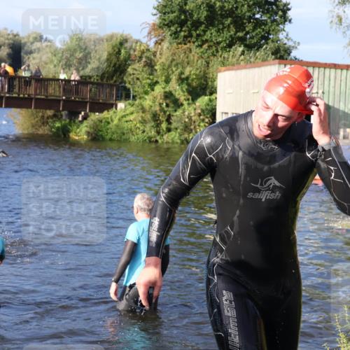 31.08.2025 - Elbe Triathlon Hamburg Luisa Fischer http://msf.ph/oto/8673133 31.08.2025 08:41:47 Schwimmen 325, 332, 340 meine-sportfotos.de