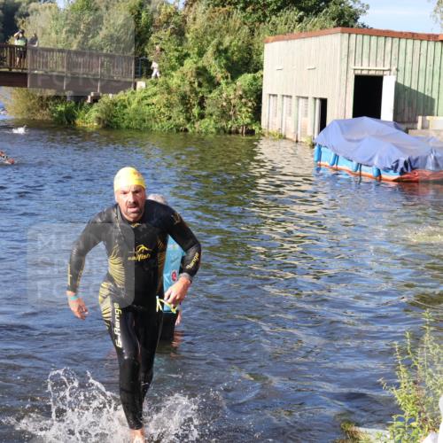 31.08.2025 - Elbe Triathlon Hamburg Luisa Fischer http://msf.ph/oto/8673141 31.08.2025 08:41:55 Schwimmen 325 meine-sportfotos.de