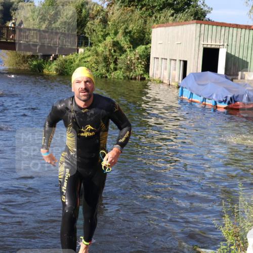 31.08.2025 - Elbe Triathlon Hamburg Luisa Fischer http://msf.ph/oto/8673152 31.08.2025 08:41:56 Schwimmen 325 meine-sportfotos.de