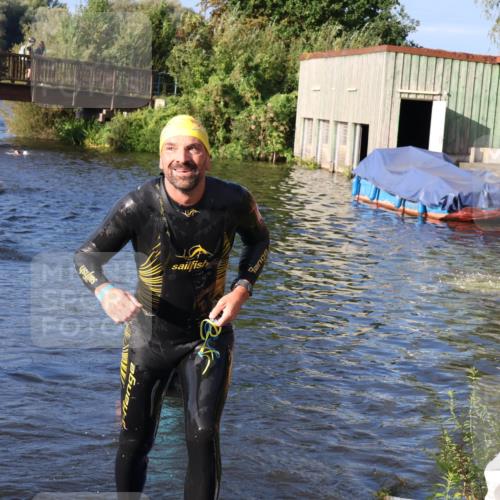 31.08.2025 - Elbe Triathlon Hamburg Luisa Fischer http://msf.ph/oto/8673154 31.08.2025 08:41:56 Schwimmen 325 meine-sportfotos.de