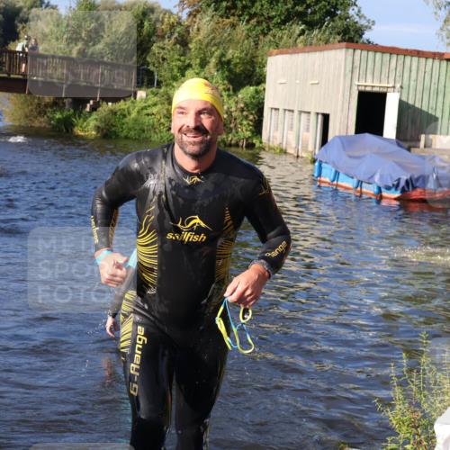 31.08.2025 - Elbe Triathlon Hamburg Luisa Fischer http://msf.ph/oto/8673156 31.08.2025 08:41:57 Schwimmen 325 meine-sportfotos.de