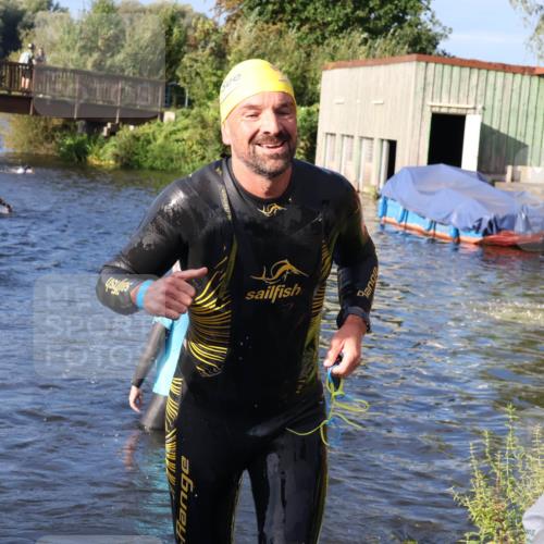31.08.2025 - Elbe Triathlon Hamburg Luisa Fischer http://msf.ph/oto/8673159 31.08.2025 08:41:57 Schwimmen 325 meine-sportfotos.de
