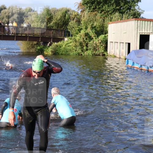 31.08.2025 - Elbe Triathlon Hamburg Luisa Fischer http://msf.ph/oto/8673173 31.08.2025 08:42:09 Schwimmen 300, 343, 364 meine-sportfotos.de