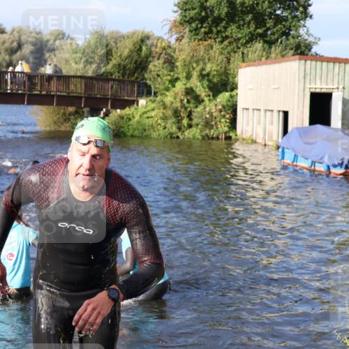 31.08.2025 - Elbe Triathlon Hamburg Luisa Fischer http://msf.ph/oto/8673184 31.08.2025 08:42:10 Schwimmen 300, 343, 364 meine-sportfotos.de