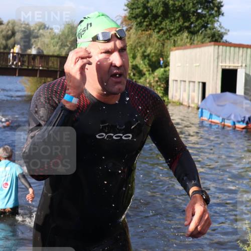 31.08.2025 - Elbe Triathlon Hamburg Luisa Fischer http://msf.ph/oto/8673189 31.08.2025 08:42:11 Schwimmen 300, 343, 364 meine-sportfotos.de