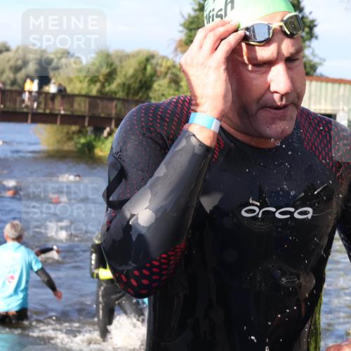 31.08.2025 - Elbe Triathlon Hamburg Luisa Fischer http://msf.ph/oto/8673191 31.08.2025 08:42:11 Schwimmen 300, 343, 364 meine-sportfotos.de