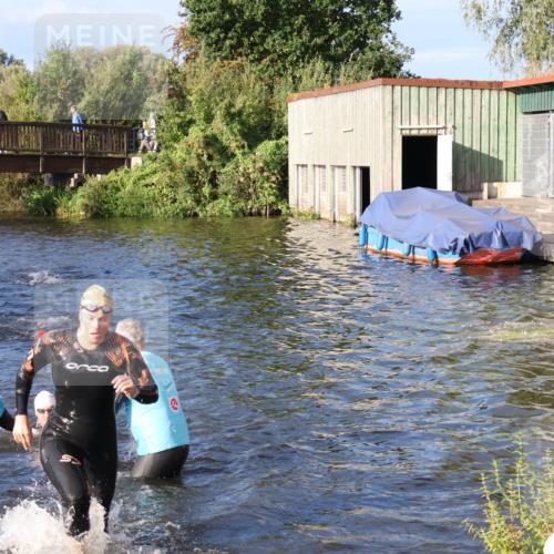 31.08.2025 - Elbe Triathlon Hamburg Luisa Fischer http://msf.ph/oto/8673207 31.08.2025 08:42:18 Schwimmen 300, 352 meine-sportfotos.de