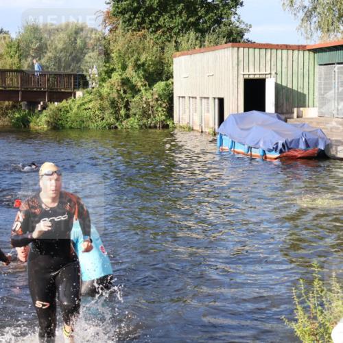 31.08.2025 - Elbe Triathlon Hamburg Luisa Fischer http://msf.ph/oto/8673209 31.08.2025 08:42:18 Schwimmen 300, 352 meine-sportfotos.de