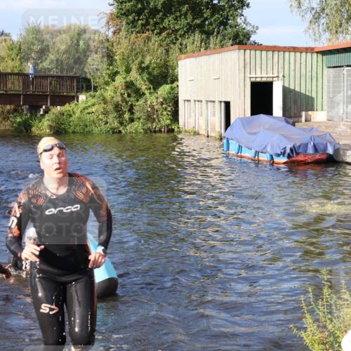 31.08.2025 - Elbe Triathlon Hamburg Luisa Fischer http://msf.ph/oto/8673214 31.08.2025 08:42:19 Schwimmen 300, 352 meine-sportfotos.de