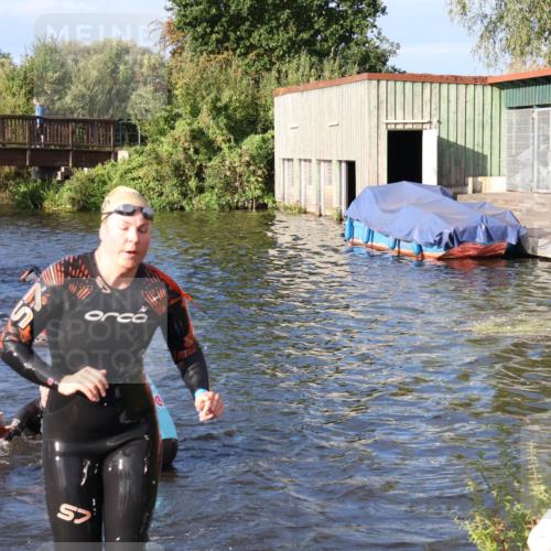 31.08.2025 - Elbe Triathlon Hamburg Luisa Fischer http://msf.ph/oto/8673218 31.08.2025 08:42:19 Schwimmen 300, 352 meine-sportfotos.de