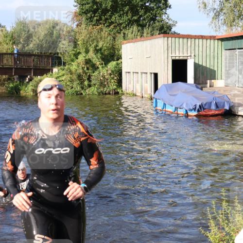 31.08.2025 - Elbe Triathlon Hamburg Luisa Fischer http://msf.ph/oto/8673221 31.08.2025 08:42:20 Schwimmen 300, 352 meine-sportfotos.de
