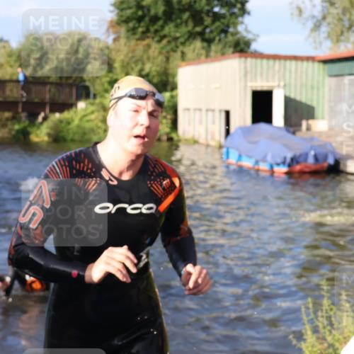 31.08.2025 - Elbe Triathlon Hamburg Luisa Fischer http://msf.ph/oto/8673222 31.08.2025 08:42:20 Schwimmen 300, 352 meine-sportfotos.de