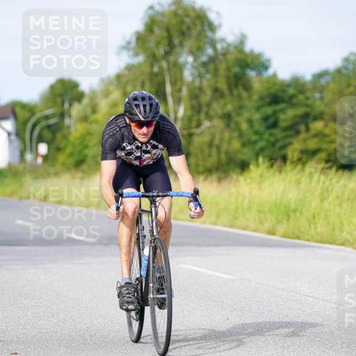 31.08.2025 - Elbe Triathlon Hamburg Michael Burmester http://msf.ph/oto/8673224 31.08.2025 10:10:44 Radfahren 497, 653, 893, 929 meine-sportfotos.de