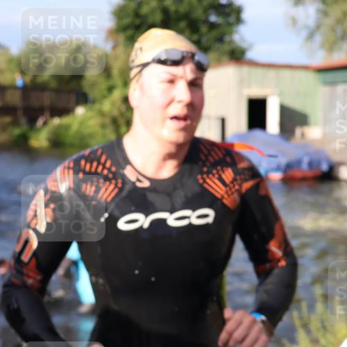 31.08.2025 - Elbe Triathlon Hamburg Luisa Fischer http://msf.ph/oto/8673225 31.08.2025 08:42:20 Schwimmen 300, 352 meine-sportfotos.de