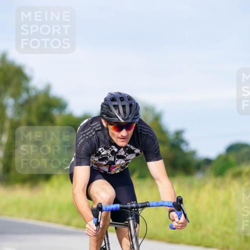 31.08.2025 - Elbe Triathlon Hamburg Michael Burmester http://msf.ph/oto/8673230 31.08.2025 10:10:45 Radfahren 497, 653, 893 meine-sportfotos.de