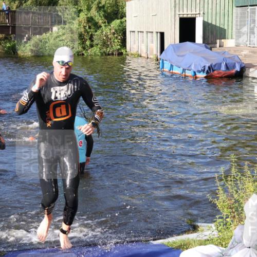 31.08.2025 - Elbe Triathlon Hamburg Luisa Fischer http://msf.ph/oto/8673232 31.08.2025 08:42:24 Schwimmen 252, 276, 352 meine-sportfotos.de