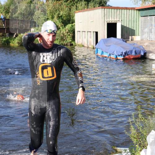 31.08.2025 - Elbe Triathlon Hamburg Luisa Fischer http://msf.ph/oto/8673238 31.08.2025 08:42:24 Schwimmen 252, 276, 352 meine-sportfotos.de