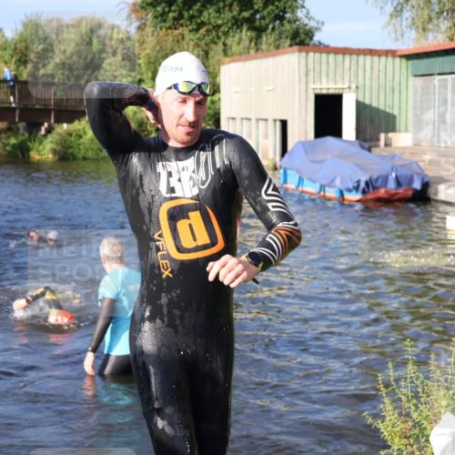 31.08.2025 - Elbe Triathlon Hamburg Luisa Fischer http://msf.ph/oto/8673240 31.08.2025 08:42:25 Schwimmen 252, 276, 352 meine-sportfotos.de