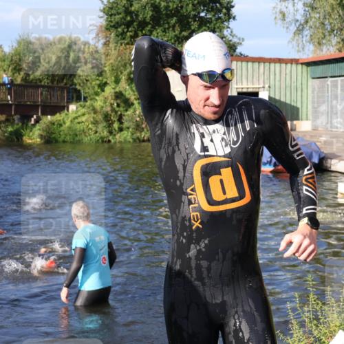 31.08.2025 - Elbe Triathlon Hamburg Luisa Fischer http://msf.ph/oto/8673243 31.08.2025 08:42:25 Schwimmen 252, 276, 352 meine-sportfotos.de