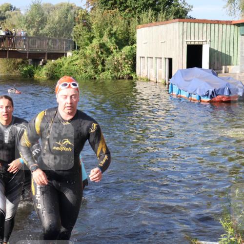 31.08.2025 - Elbe Triathlon Hamburg Luisa Fischer http://msf.ph/oto/8673264 31.08.2025 08:42:33 Schwimmen 252, 272, 276, 367 meine-sportfotos.de