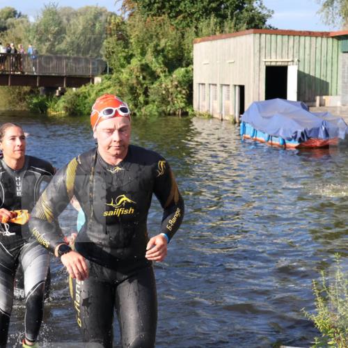 31.08.2025 - Elbe Triathlon Hamburg Luisa Fischer http://msf.ph/oto/8673267 31.08.2025 08:42:34 Schwimmen 252, 272, 276, 367 meine-sportfotos.de