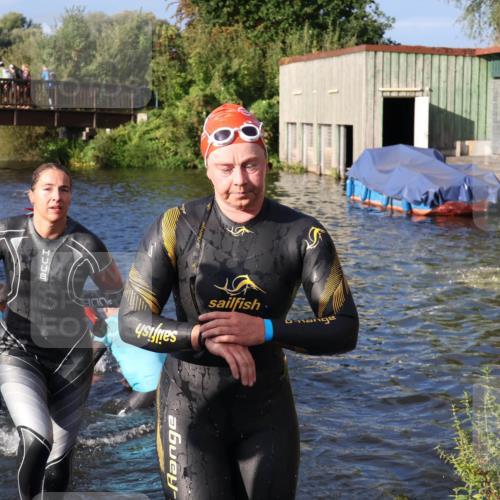 31.08.2025 - Elbe Triathlon Hamburg Luisa Fischer http://msf.ph/oto/8673269 31.08.2025 08:42:34 Schwimmen 252, 272, 276, 367 meine-sportfotos.de